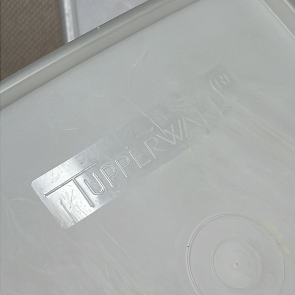 Set of 2 Tupperware Sandwich Containers #1388 - Picture 2 of 4